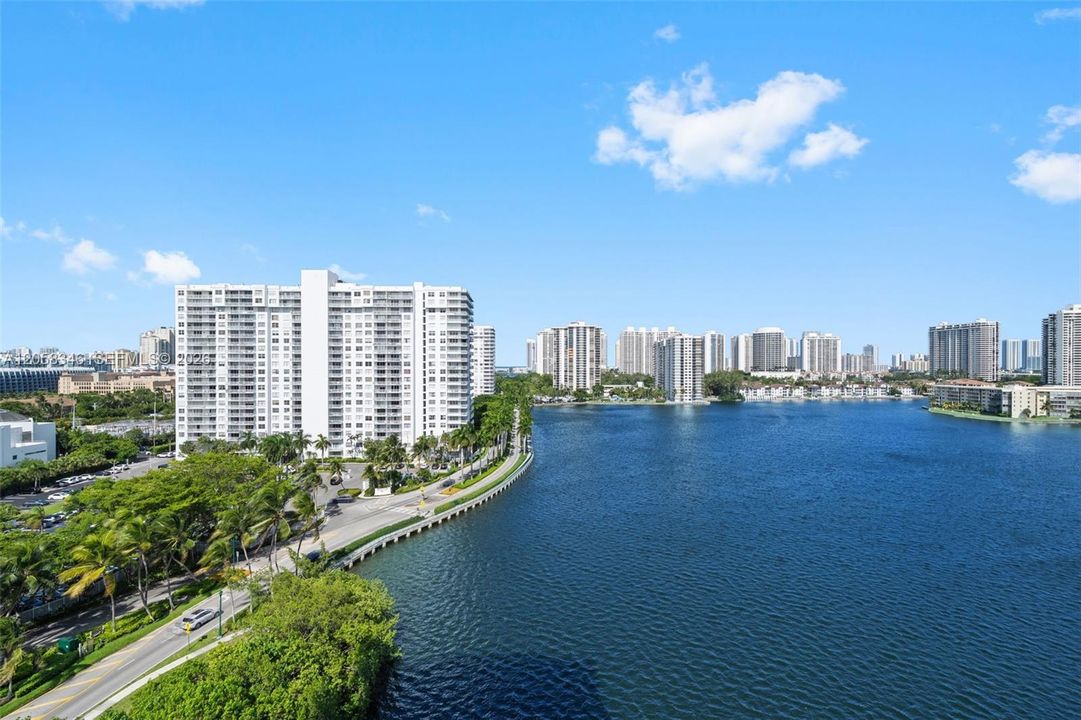 На продажу: $390,000 (2 спален, 2 ванн, 1300 Квадратных фут)