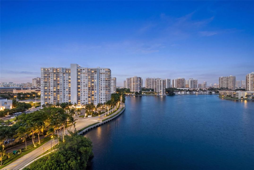 На продажу: $390,000 (2 спален, 2 ванн, 1300 Квадратных фут)