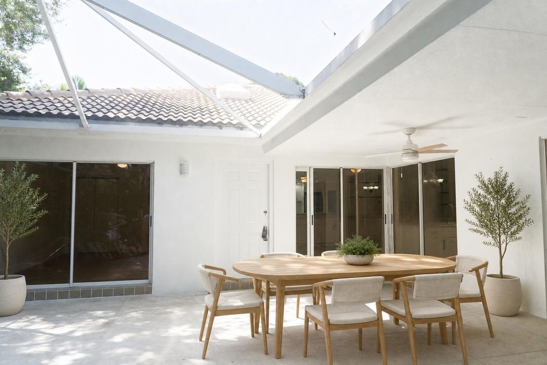 20_Screened_Patio_Virtually_Staged