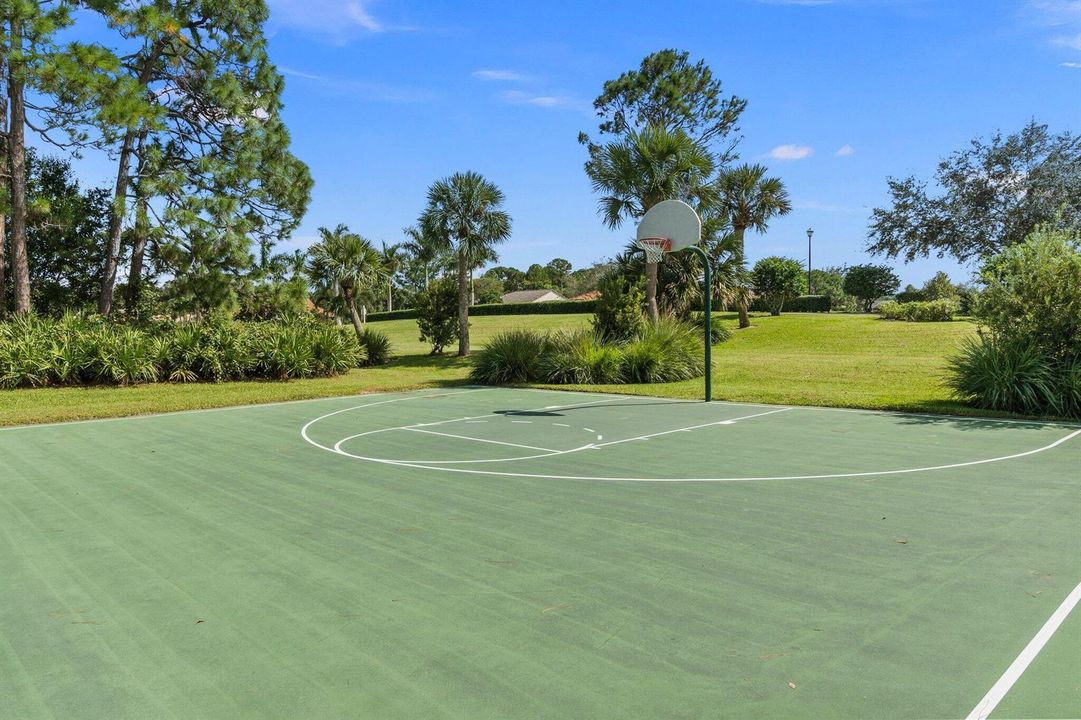 BASKETBALL