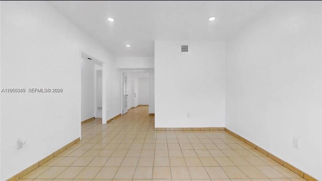 En Renta: $4,150 (4 camas, 2 baños, 1645 Pies cuadrados)