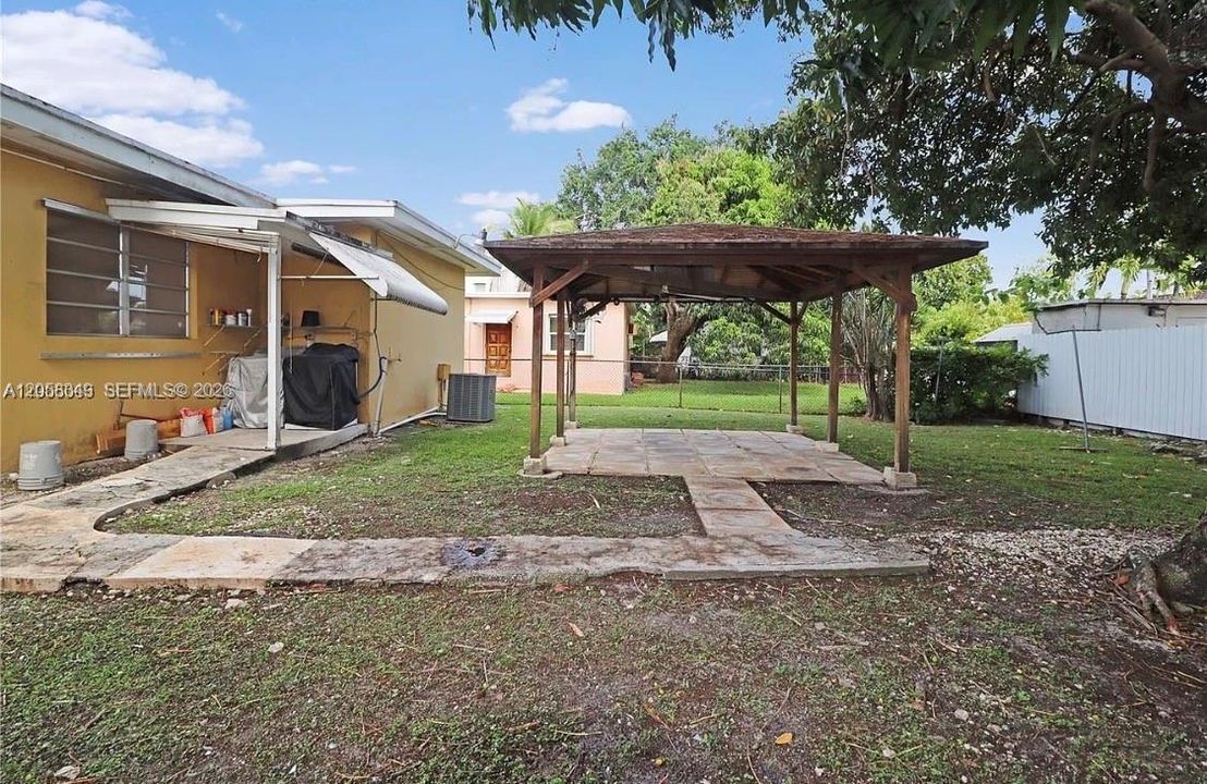 En Renta: $4,150 (4 camas, 2 baños, 1645 Pies cuadrados)