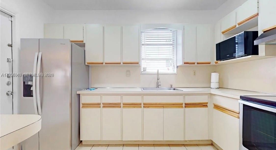 En Renta: $4,150 (4 camas, 2 baños, 1645 Pies cuadrados)