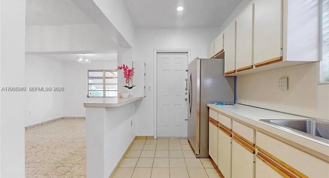 En Renta: $4,150 (4 camas, 2 baños, 1645 Pies cuadrados)