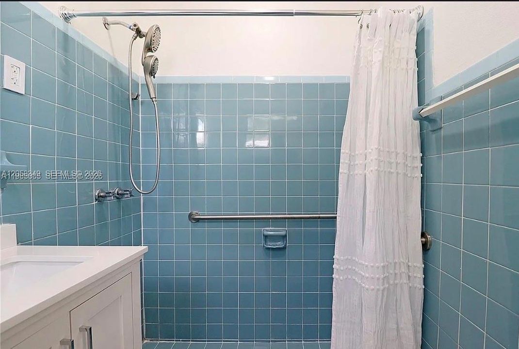 En Renta: $4,150 (4 camas, 2 baños, 1645 Pies cuadrados)