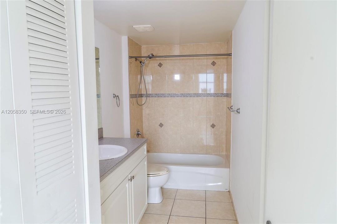 En Venta: $375,000 (1 camas, 2 baños, 796 Pies cuadrados)