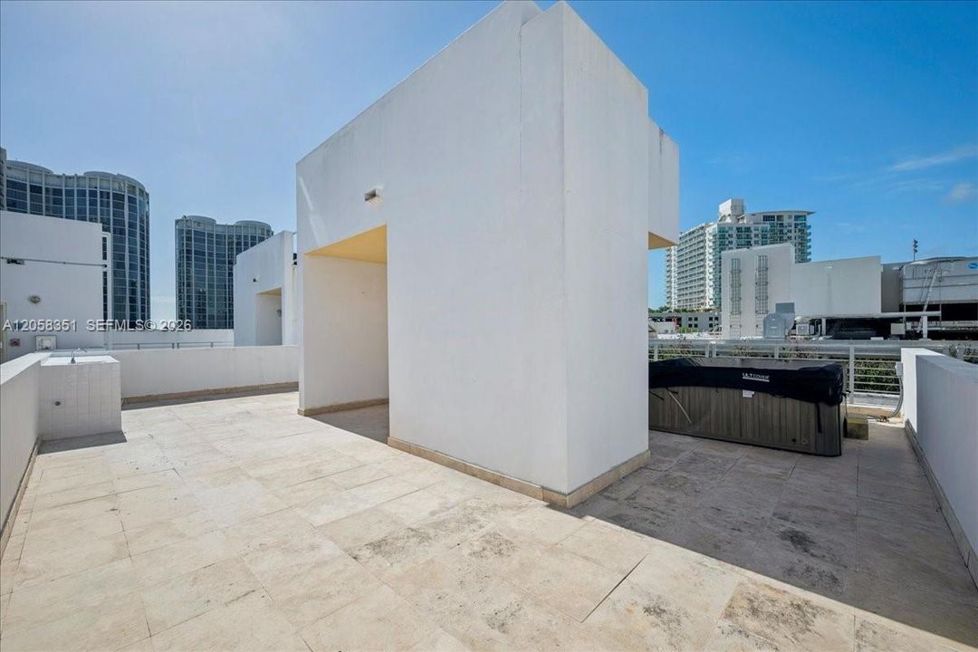 На продажу: $915,000 (2 спален, 2 ванн, 1097 Квадратных фут)