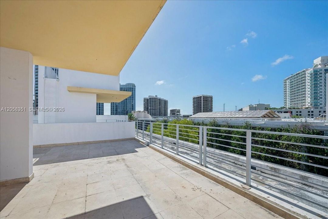 На продажу: $915,000 (2 спален, 2 ванн, 1097 Квадратных фут)