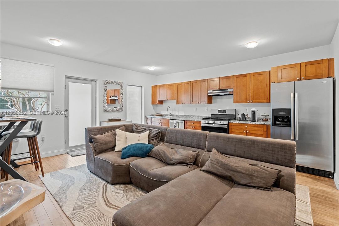 В аренду: $1,975 (1 спален, 1 ванн, 660 Квадратных фут)