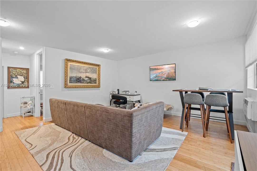В аренду: $1,975 (1 спален, 1 ванн, 660 Квадратных фут)