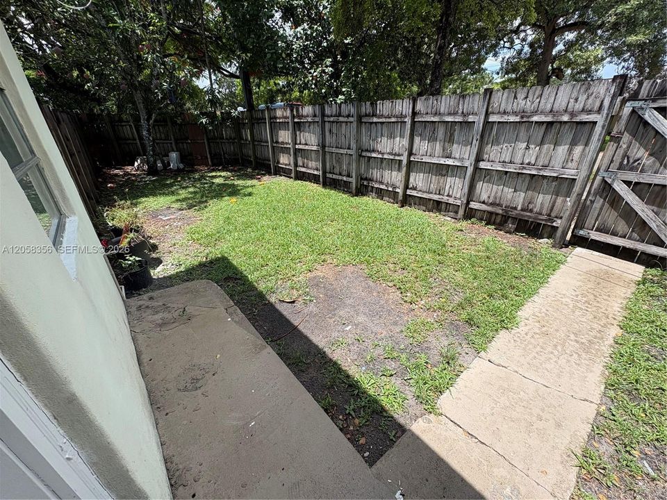 For Rent: $1,900 (1 beds, 1 baths, 560 Square Feet)