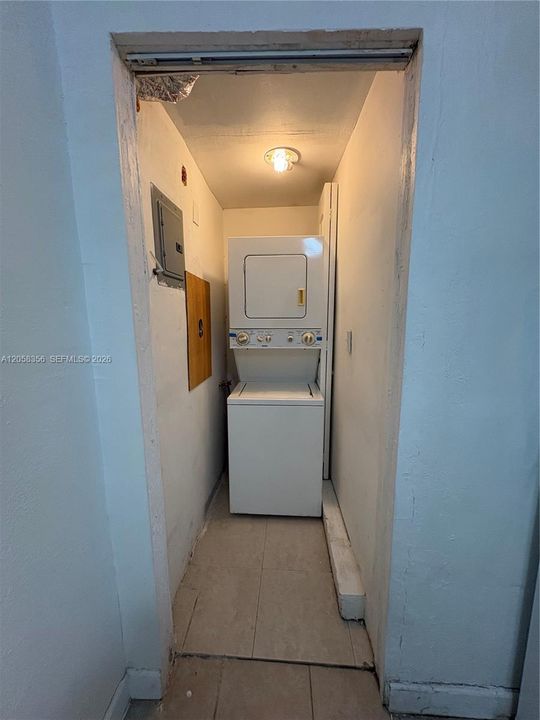 For Rent: $1,900 (1 beds, 1 baths, 560 Square Feet)