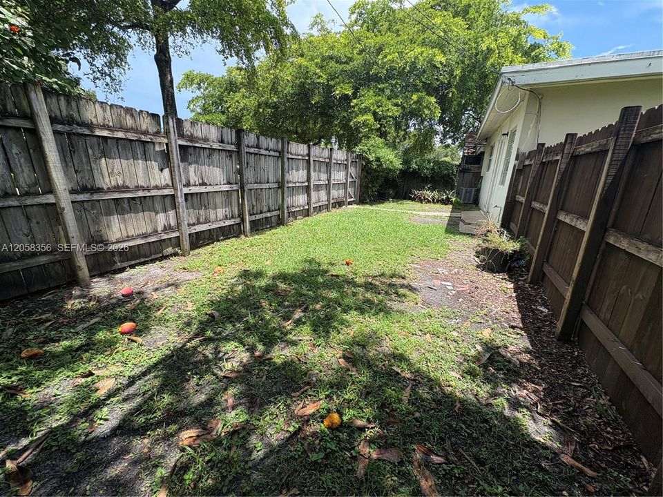 For Rent: $1,900 (1 beds, 1 baths, 560 Square Feet)