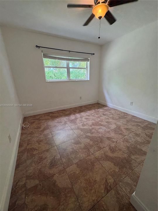 For Rent: $1,900 (1 beds, 1 baths, 560 Square Feet)