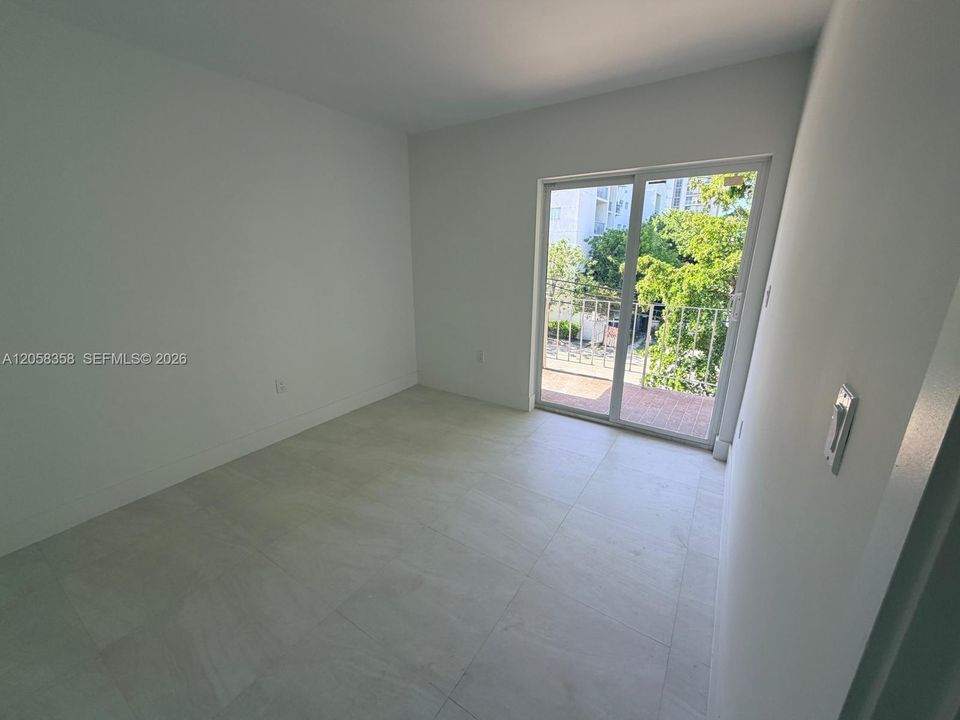 For Rent: $2,500 (2 beds, 1 baths, 6379 Square Feet)