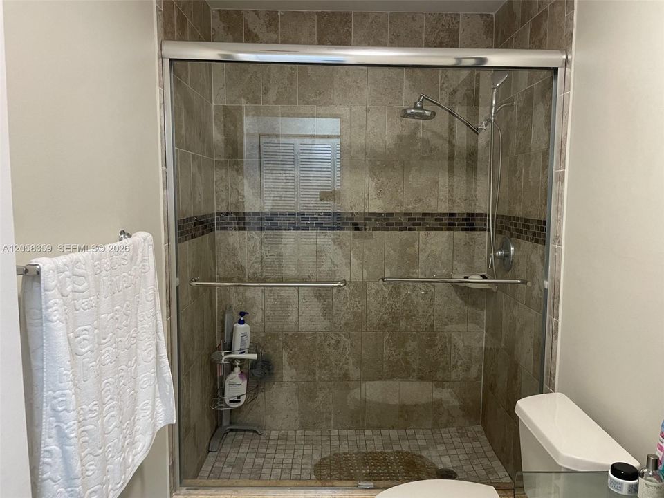 En Venta: $750,000 (3 camas, 2 baños, 2206 Pies cuadrados)