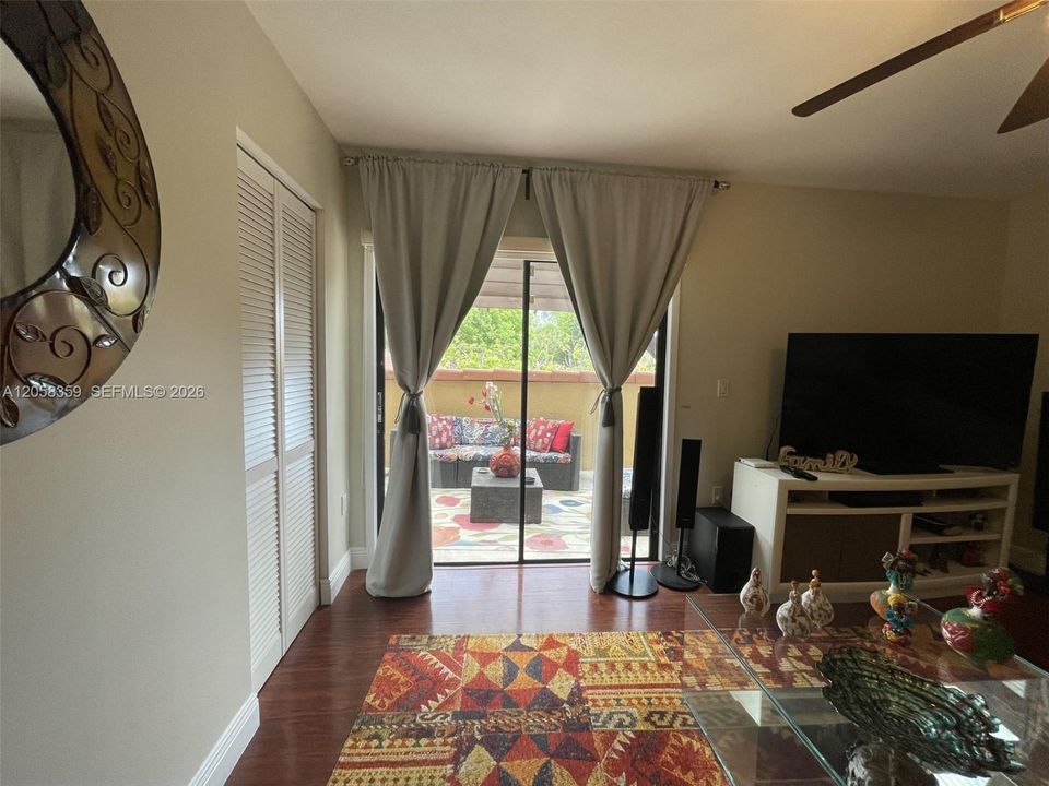 En Venta: $750,000 (3 camas, 2 baños, 2206 Pies cuadrados)