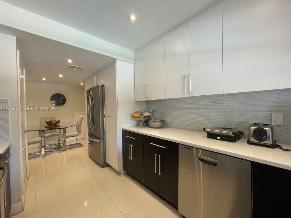 En Venta: $750,000 (3 camas, 2 baños, 2206 Pies cuadrados)
