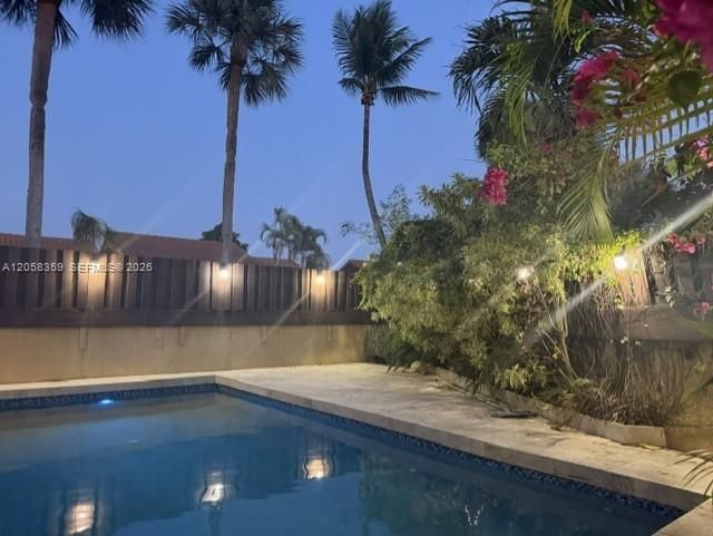 En Venta: $750,000 (3 camas, 2 baños, 2206 Pies cuadrados)