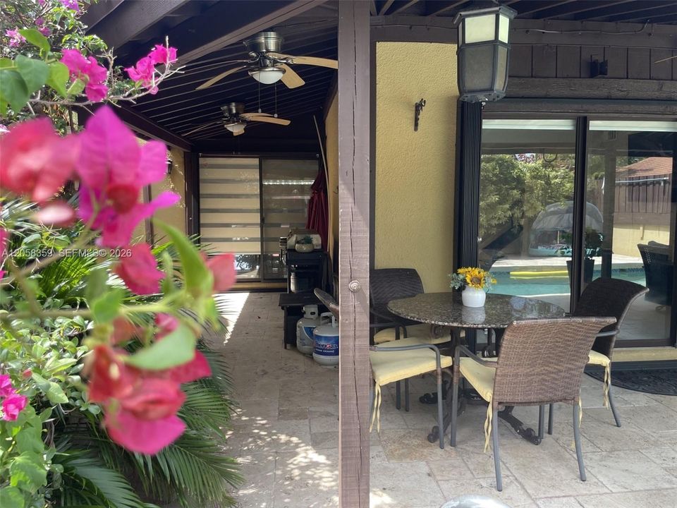 En Venta: $750,000 (3 camas, 2 baños, 2206 Pies cuadrados)