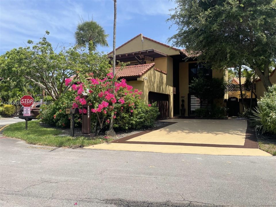 En Venta: $750,000 (3 camas, 2 baños, 2206 Pies cuadrados)
