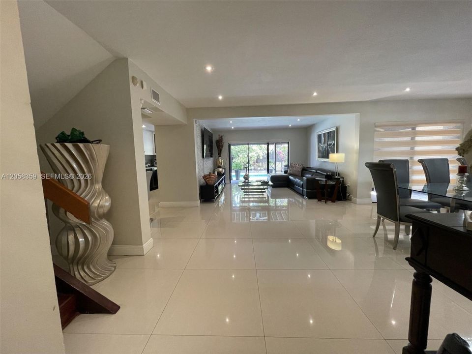 En Venta: $750,000 (3 camas, 2 baños, 2206 Pies cuadrados)