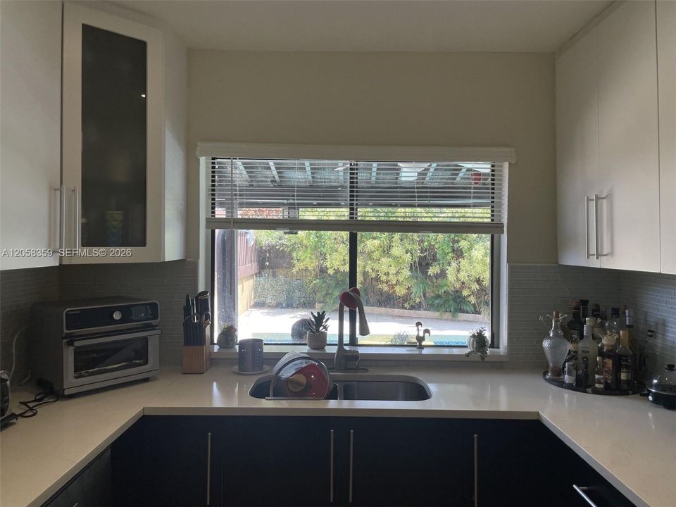 En Venta: $750,000 (3 camas, 2 baños, 2206 Pies cuadrados)