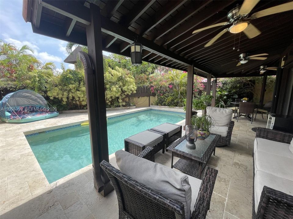En Venta: $750,000 (3 camas, 2 baños, 2206 Pies cuadrados)