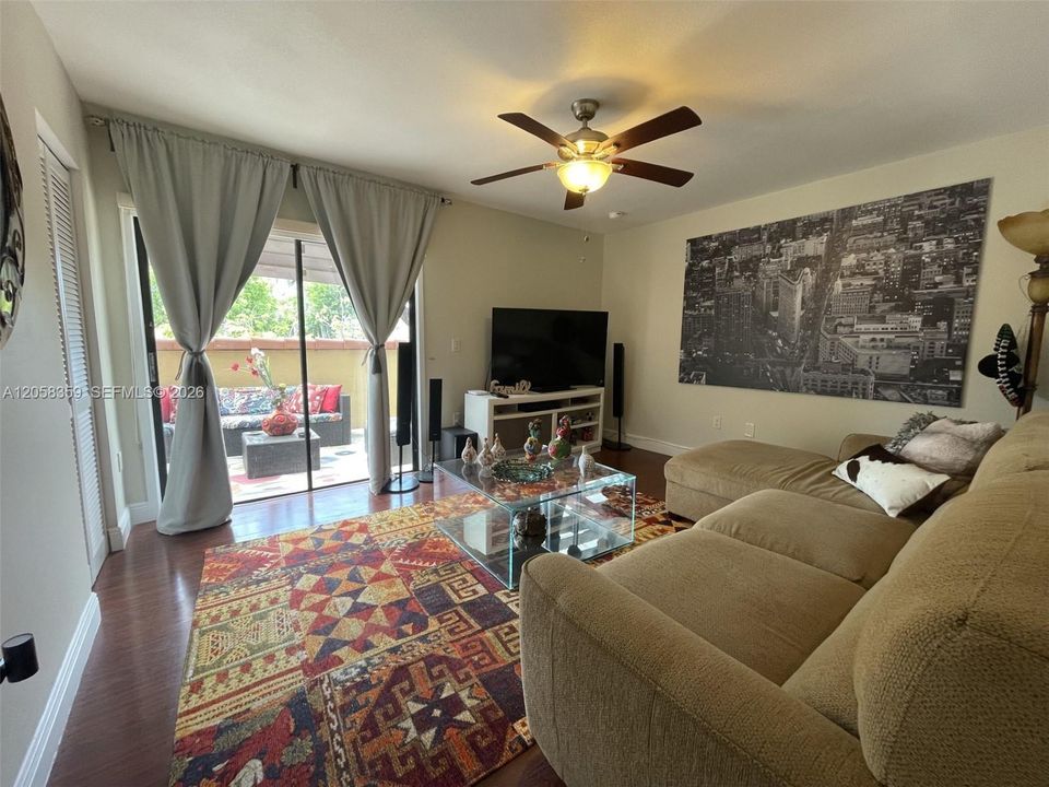 En Venta: $750,000 (3 camas, 2 baños, 2206 Pies cuadrados)