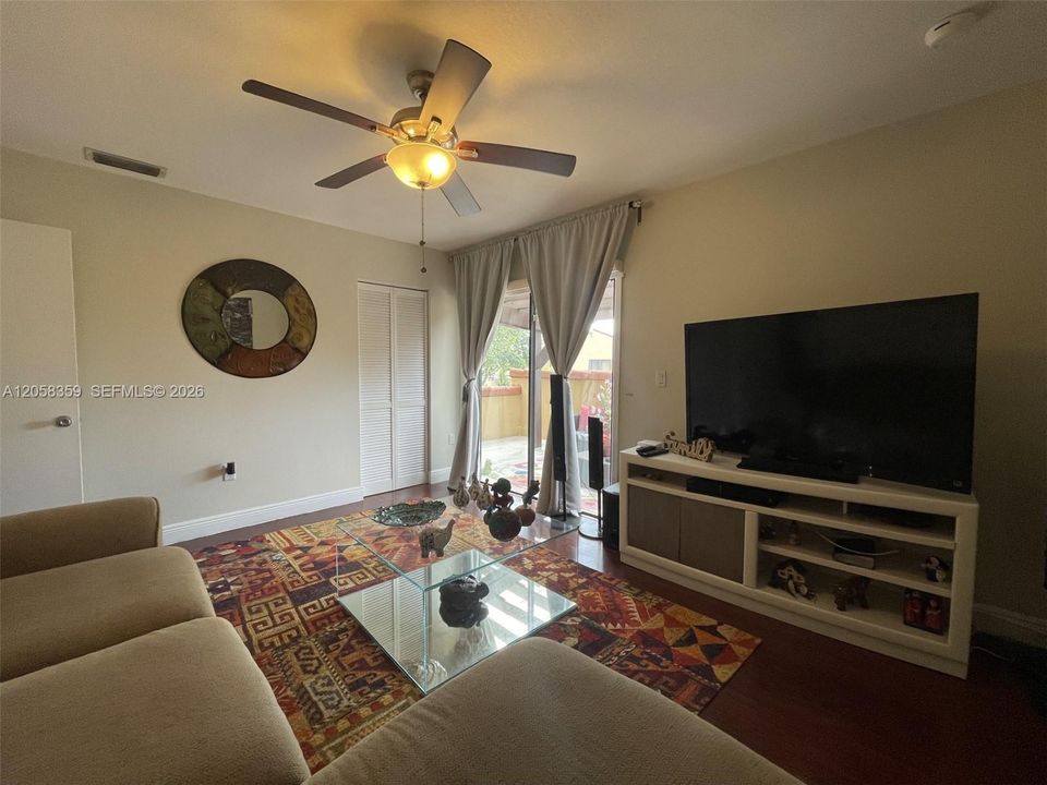 En Venta: $750,000 (3 camas, 2 baños, 2206 Pies cuadrados)