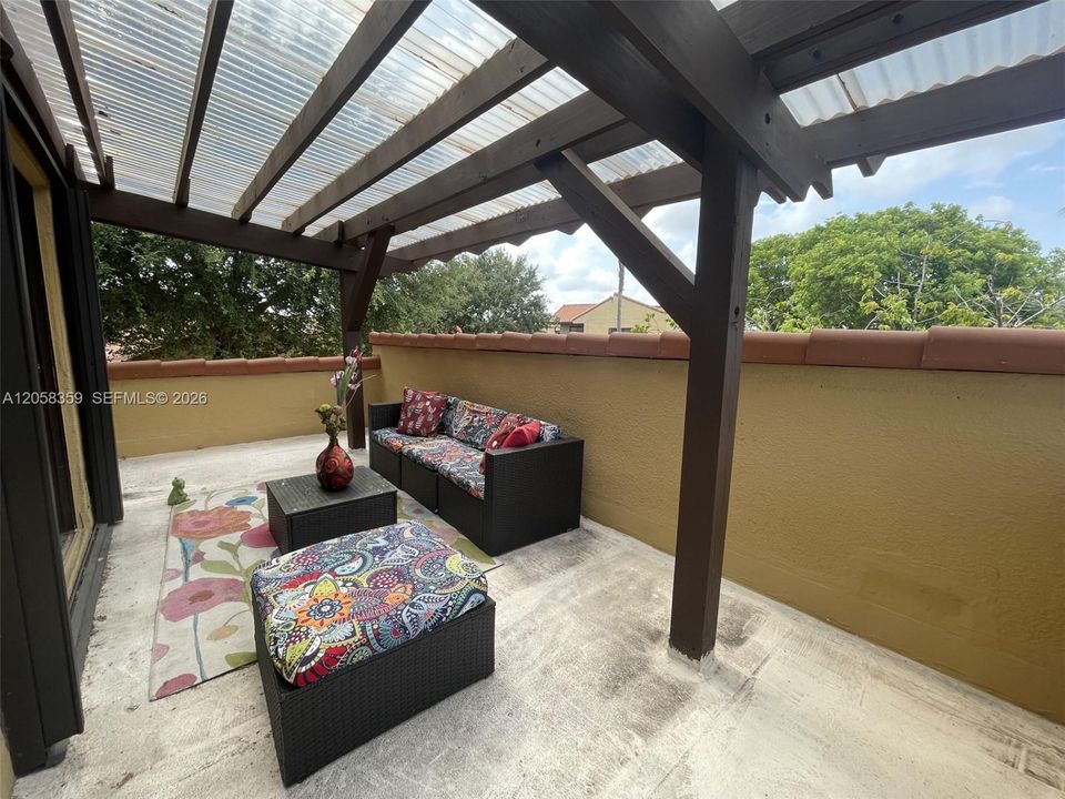 En Venta: $750,000 (3 camas, 2 baños, 2206 Pies cuadrados)