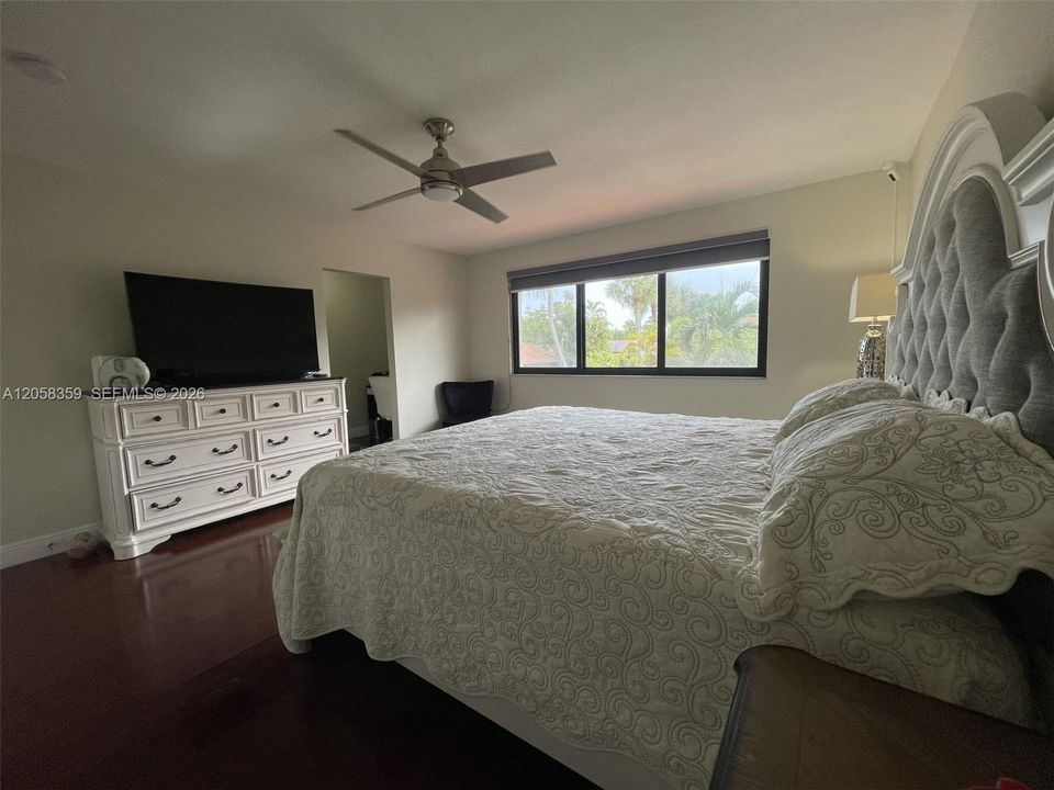 En Venta: $750,000 (3 camas, 2 baños, 2206 Pies cuadrados)