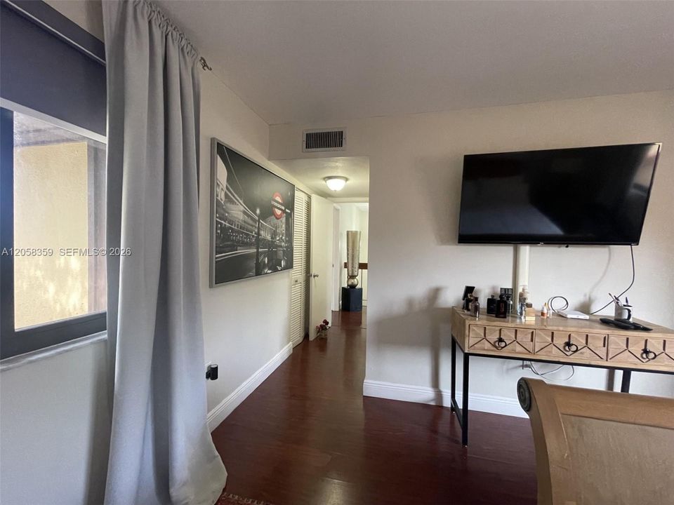 En Venta: $750,000 (3 camas, 2 baños, 2206 Pies cuadrados)
