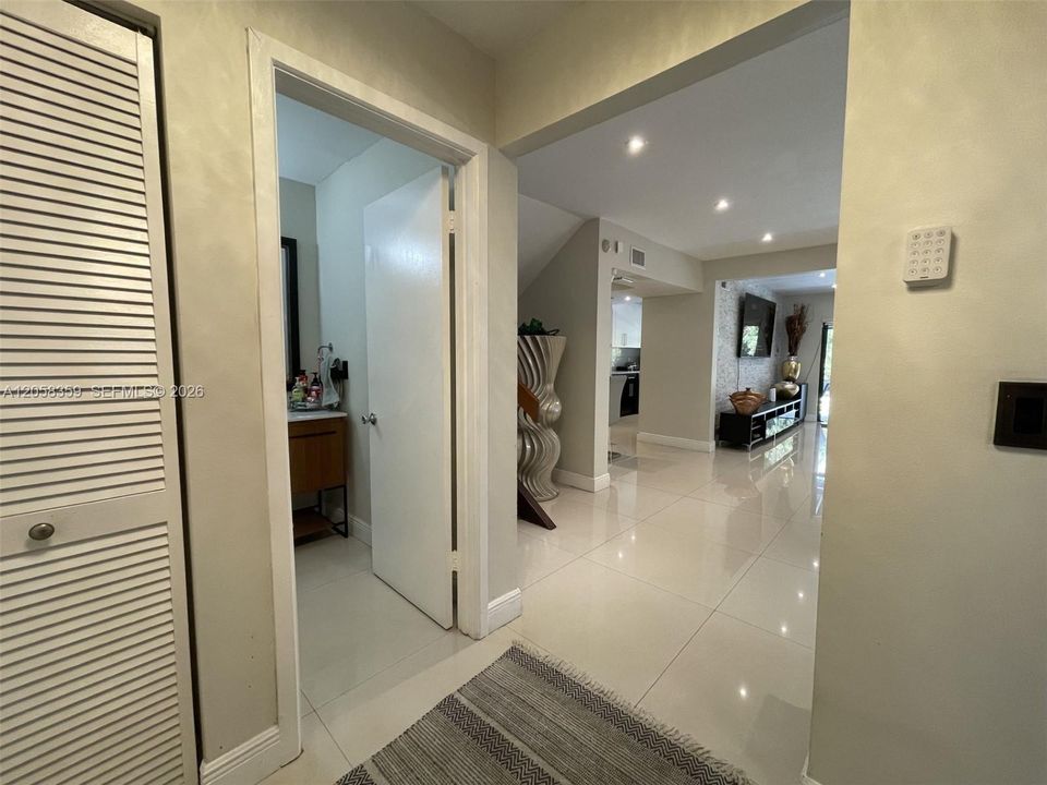 En Venta: $750,000 (3 camas, 2 baños, 2206 Pies cuadrados)