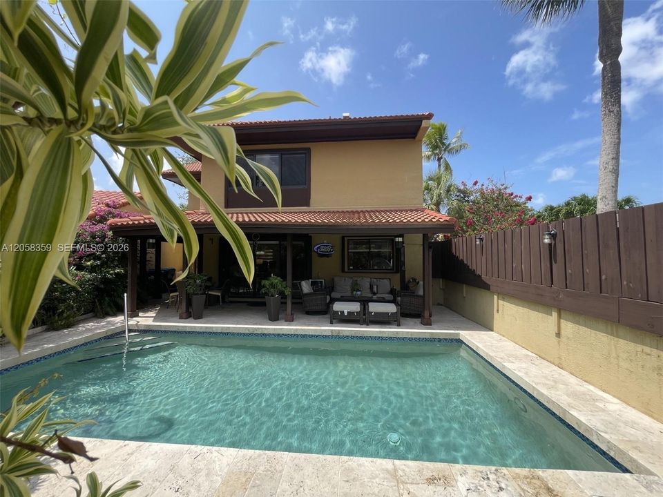 En Venta: $750,000 (3 camas, 2 baños, 2206 Pies cuadrados)