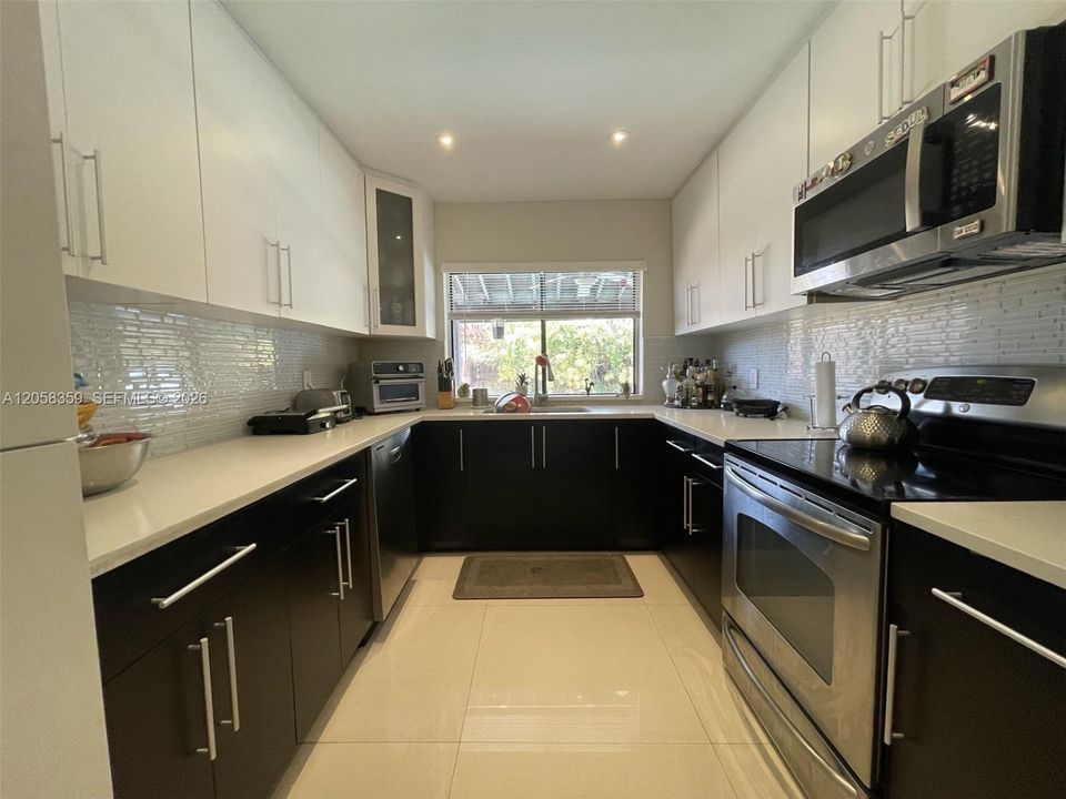 En Venta: $750,000 (3 camas, 2 baños, 2206 Pies cuadrados)