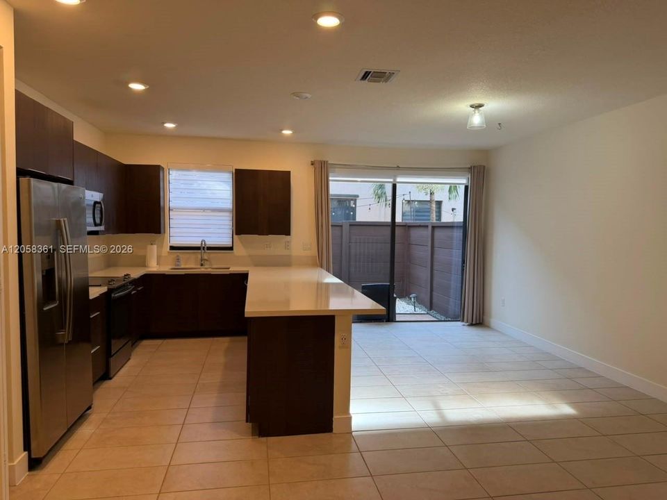 En Venta: $585,000 (3 camas, 2 baños, 1838 Pies cuadrados)