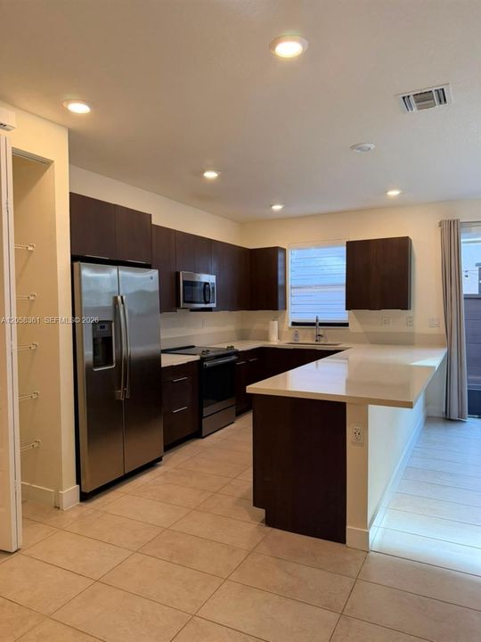 En Venta: $585,000 (3 camas, 2 baños, 1838 Pies cuadrados)