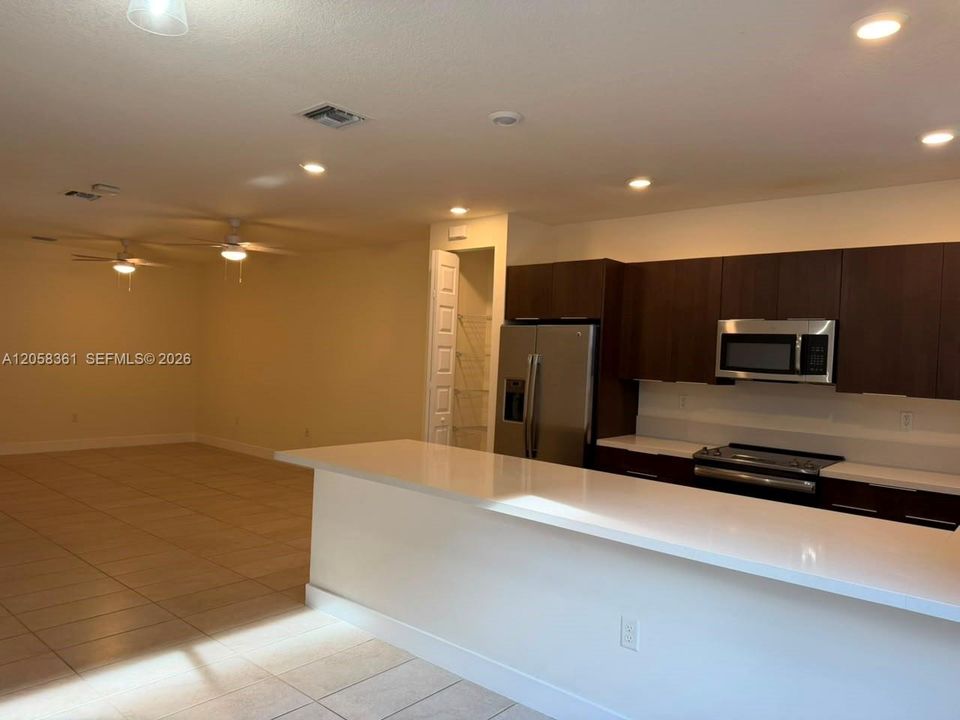 En Venta: $585,000 (3 camas, 2 baños, 1838 Pies cuadrados)