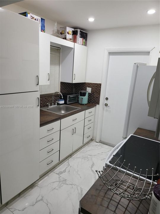 На продажу: $235,000 (2 спален, 2 ванн, 940 Квадратных фут)