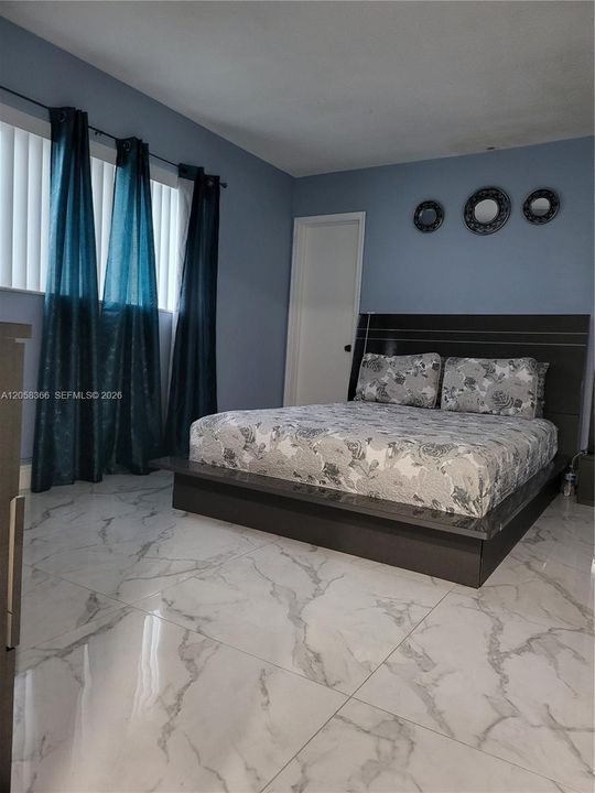 На продажу: $235,000 (2 спален, 2 ванн, 940 Квадратных фут)