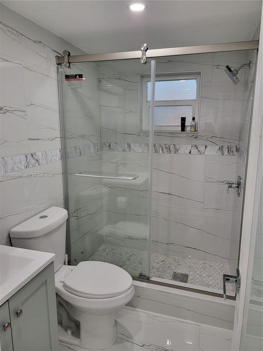 На продажу: $235,000 (2 спален, 2 ванн, 940 Квадратных фут)
