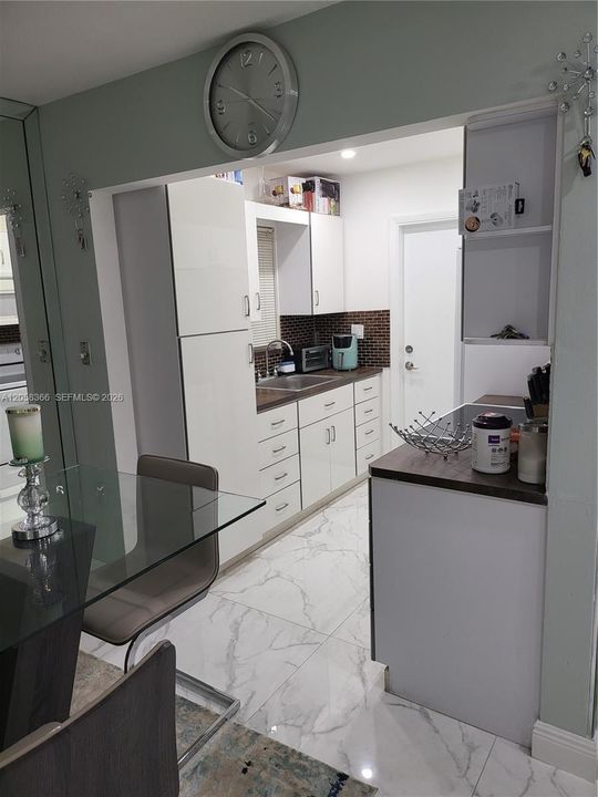 На продажу: $235,000 (2 спален, 2 ванн, 940 Квадратных фут)