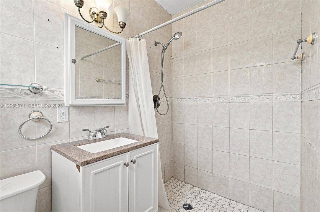 В аренду: $4,000 (4 спален, 2 ванн, 1625 Квадратных фут)