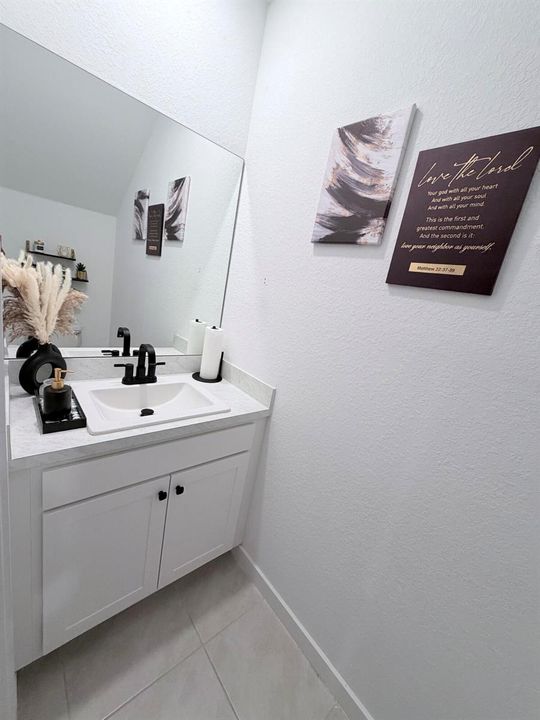 Guest bathroom 2