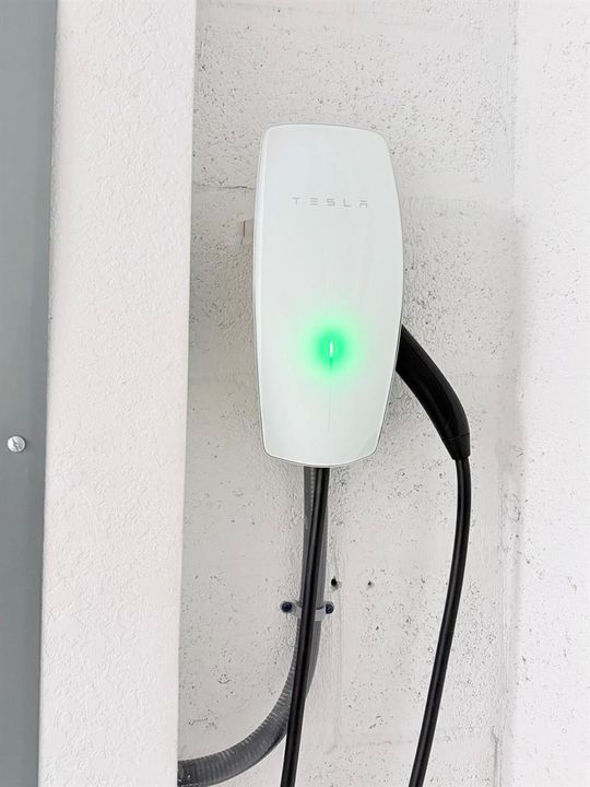 TESLA CHARGER