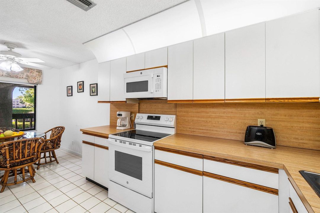 010-10137MangroveDrive-203-BoyntonBeach-