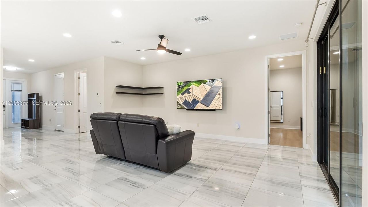 For Sale: $799,990 (6 beds, 4 baths, 2879 Square Feet)