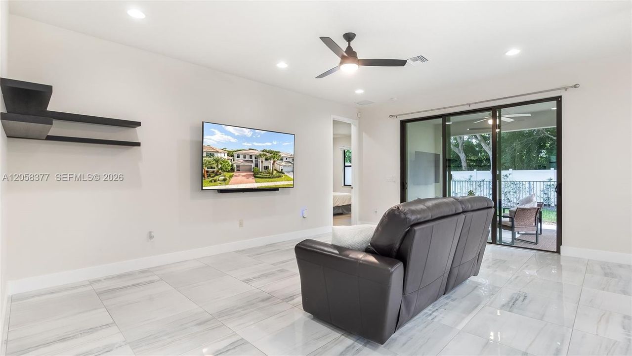 For Sale: $799,990 (6 beds, 4 baths, 2879 Square Feet)