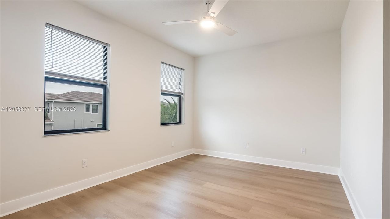 For Sale: $799,990 (6 beds, 4 baths, 2879 Square Feet)